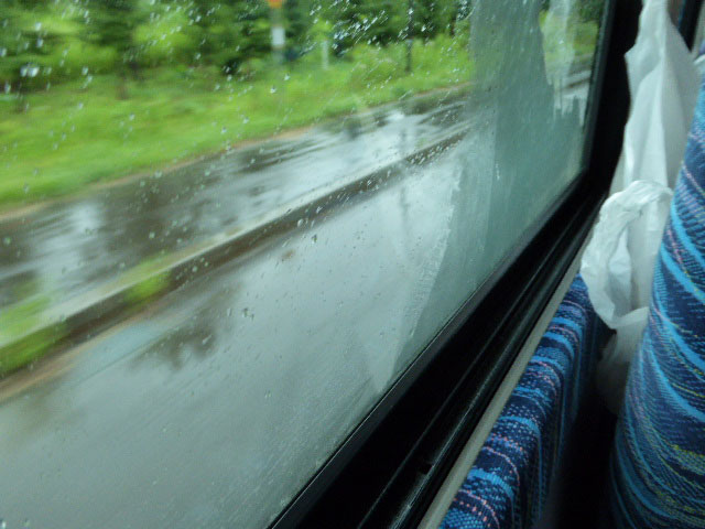 雨のバスツアー