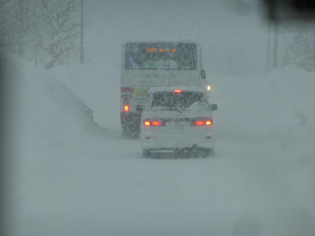 吹雪の中央バス