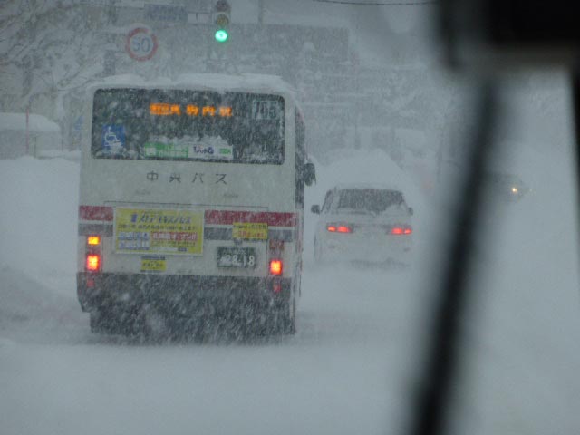 吹雪の中央バス