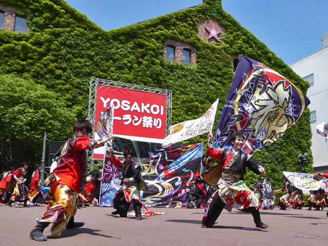 YOSAKOIソーラン祭り、よさこい炎舞連『神陽～Sin～』