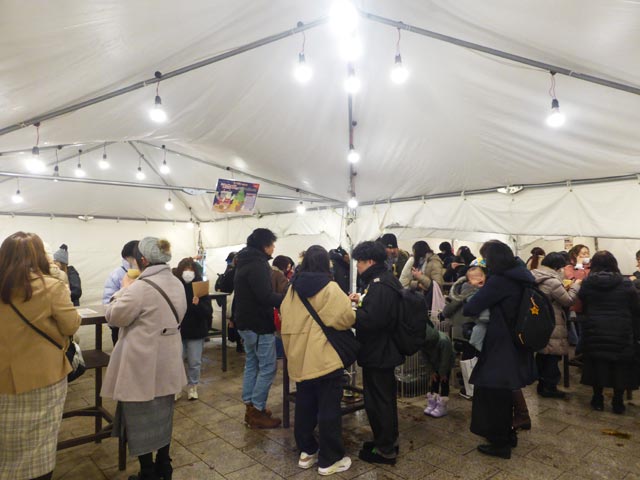 ミュンヘンクリスマス市 in Sapporo、食事用テント