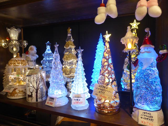 ミュンヘンクリスマス市 in Sapporo、光るクリスタルツリー