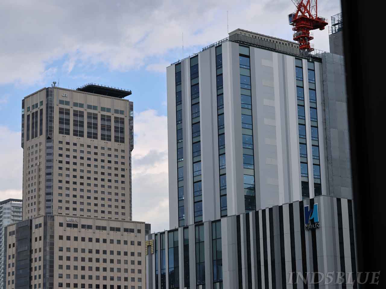 眺望テラスから見た、ヒューリックスクエア最上部を建設中