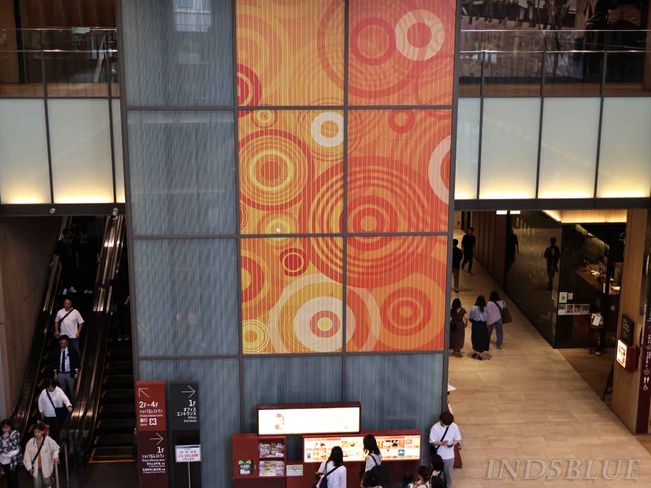 赤れんがテラス、3F大型パネル