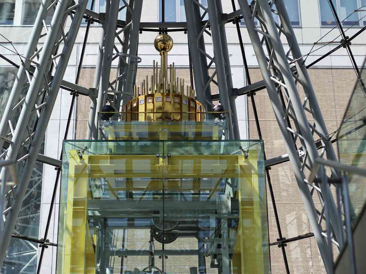 アピアドーム、エレベーターの飾り