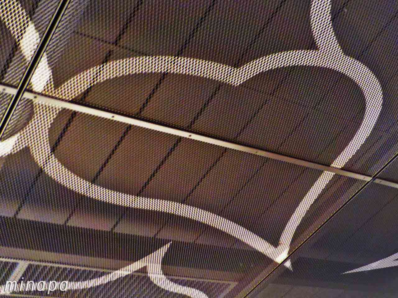 minapa(ミナパ)の天井のアイヌ模様