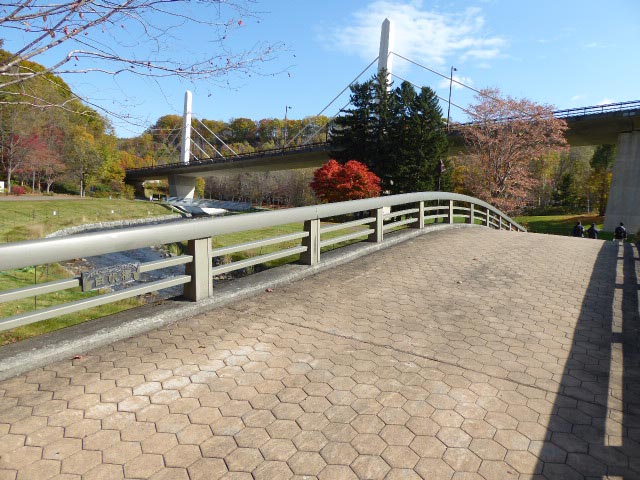 滝野すずらん公園渓流口紅葉