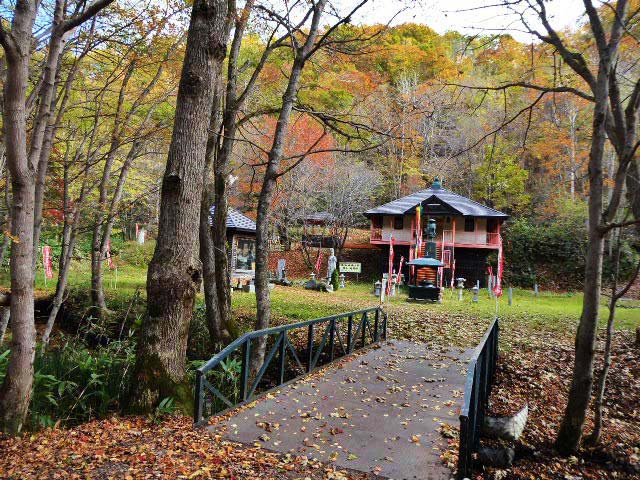 滝野すずらん公園渓流口紅葉