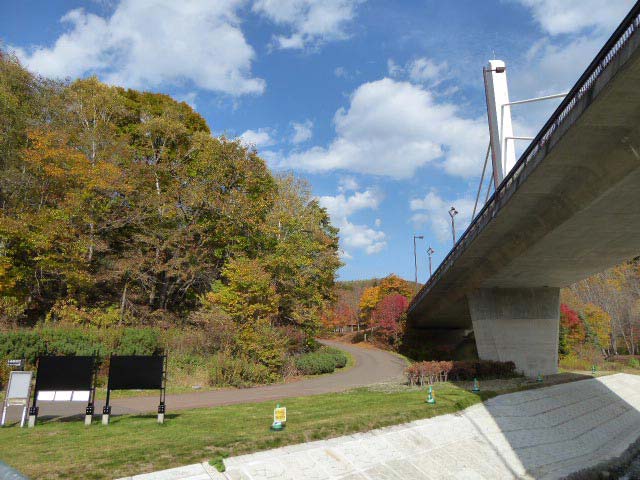 滝野すずらん公園渓流口紅葉