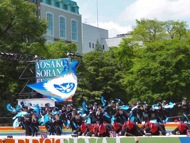 YOSAKOIソーラン祭り、ステージ演舞