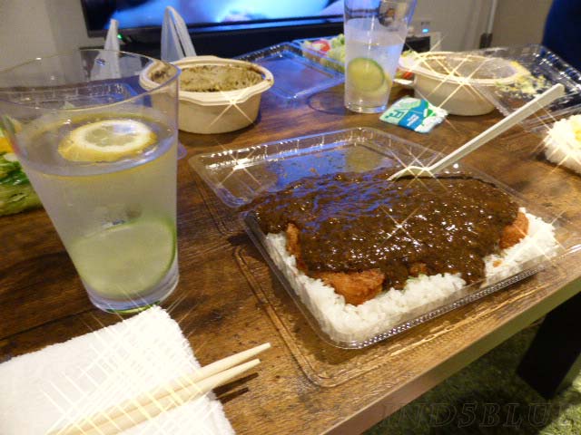 クリームコロッケカレーと野菜サラダ