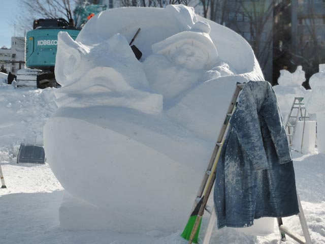 国際広場、雪像