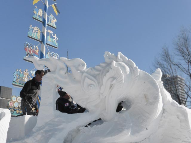 国際広場、雪像