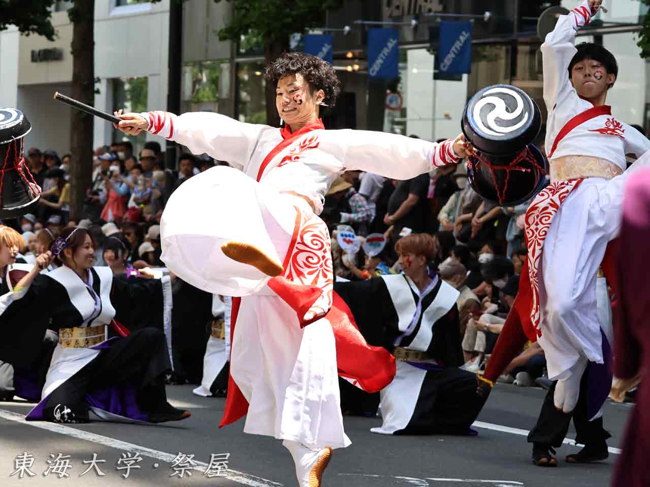 手持ち太鼓、ジャンプ