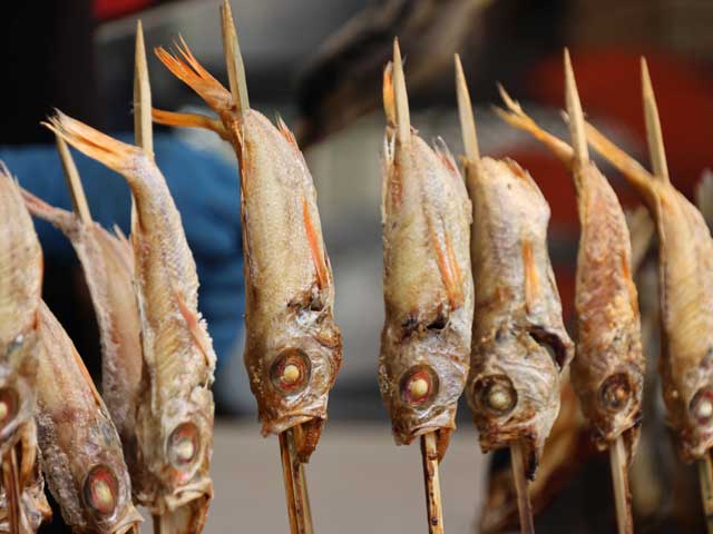 魚の串焼き