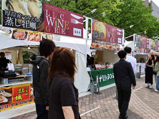 屋台：厚岸産マルえもん蒸し牡蠣