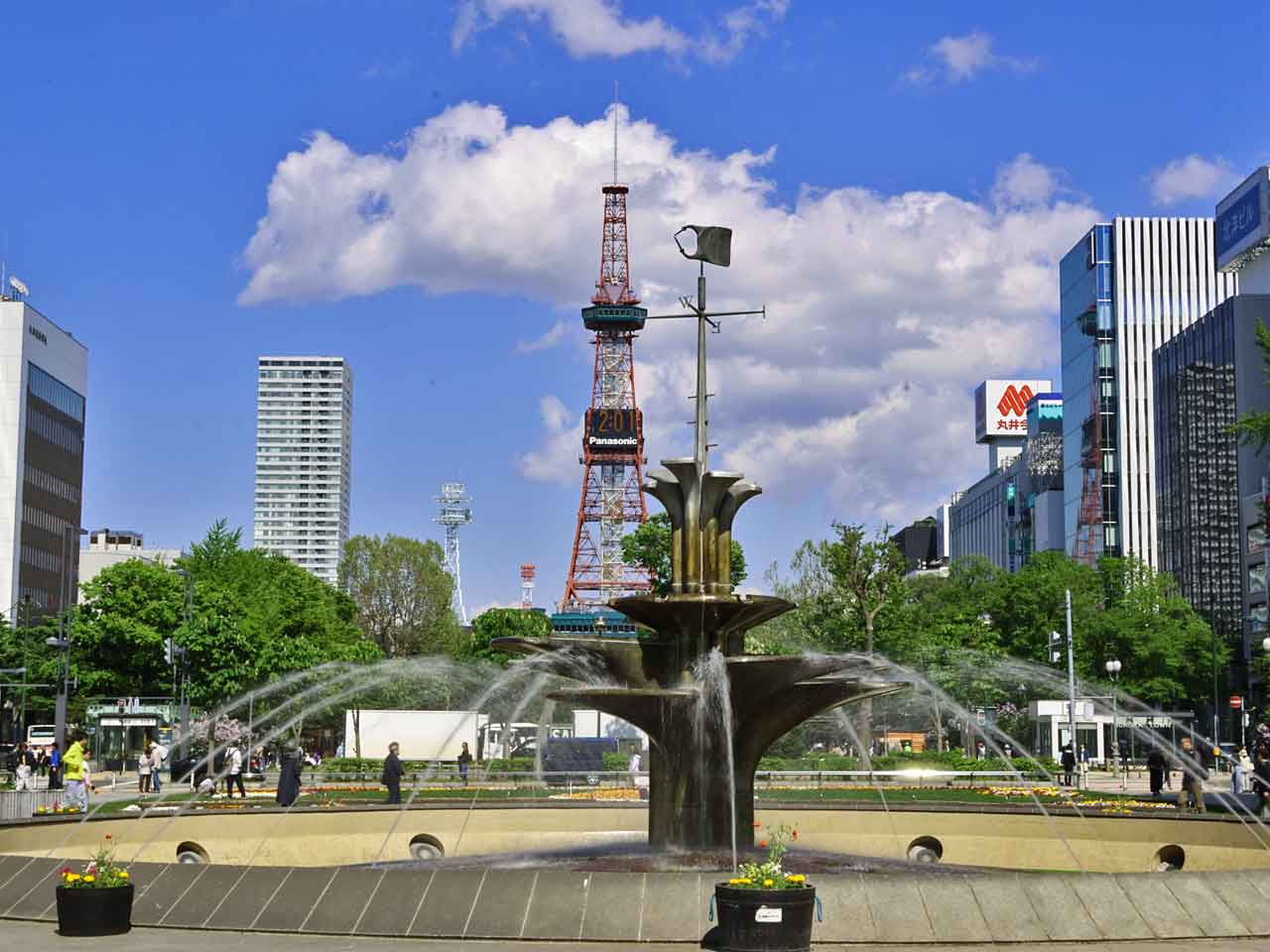 噴水とさっぽろテレビ塔