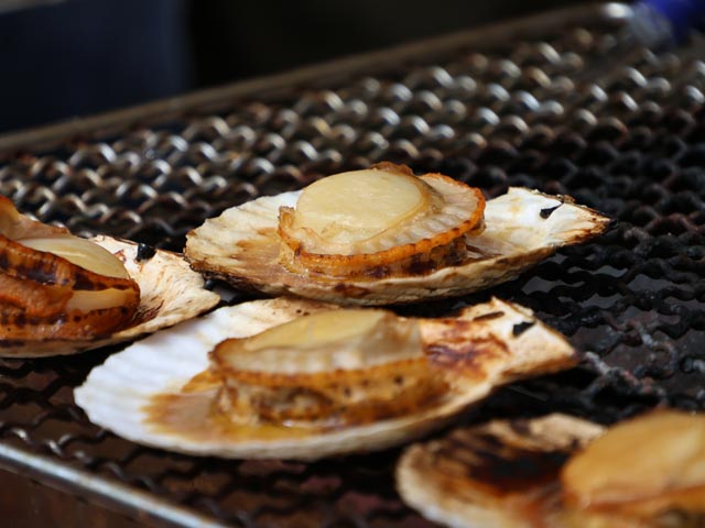 Riverside Sake Garden、ホタテ焼き