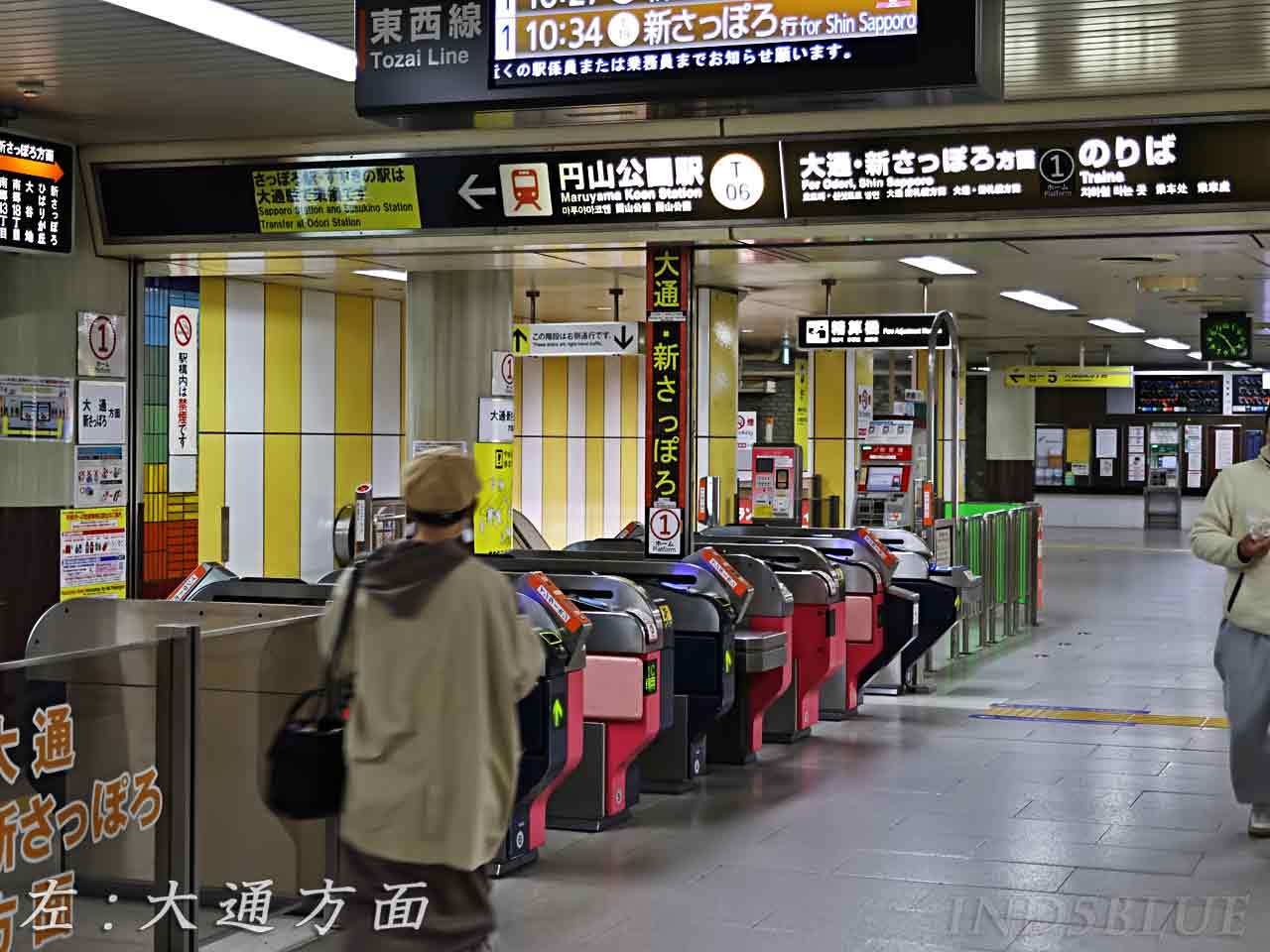 改札、大通方面