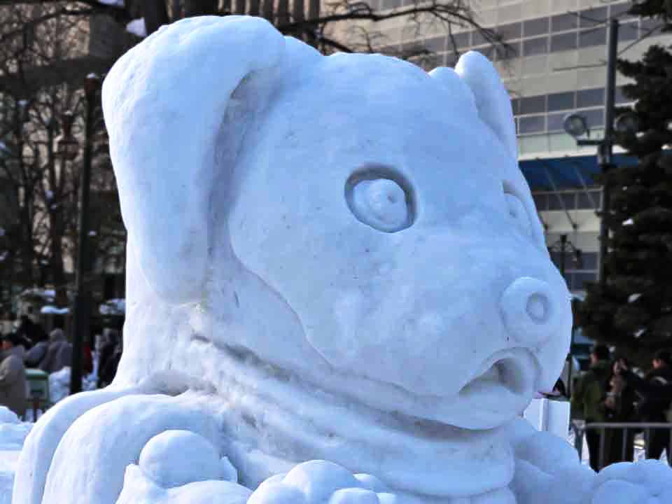 小雪像：かわいいロボット犬