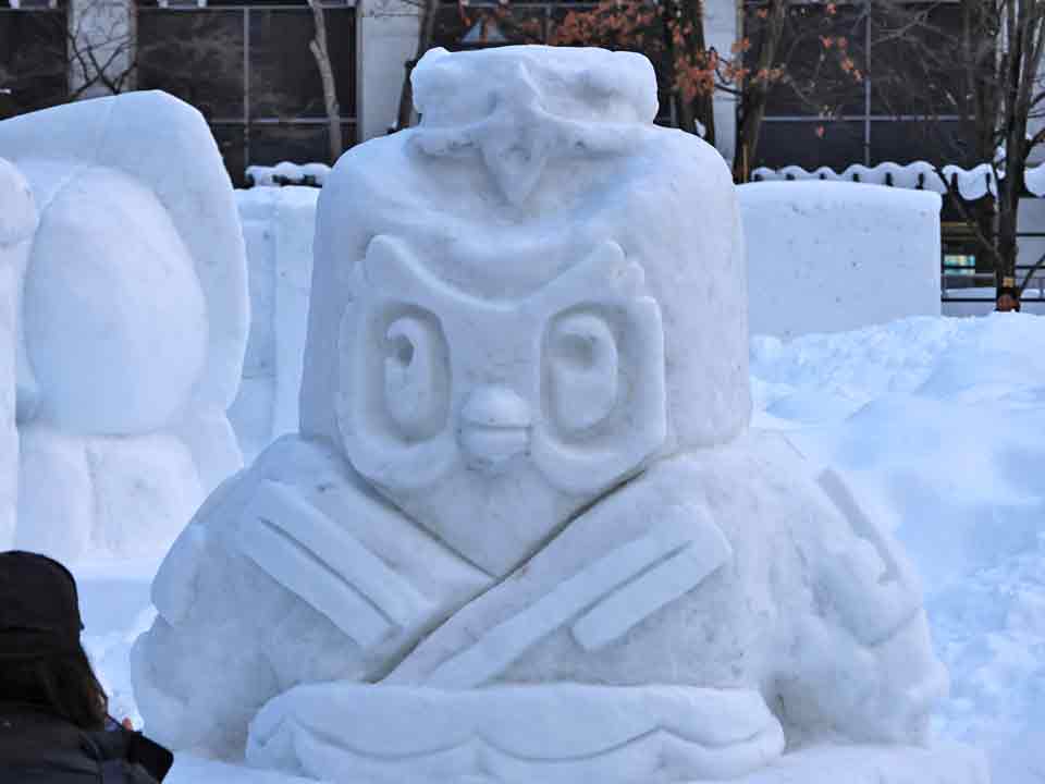 小雪像：Duoアイヌ衣装