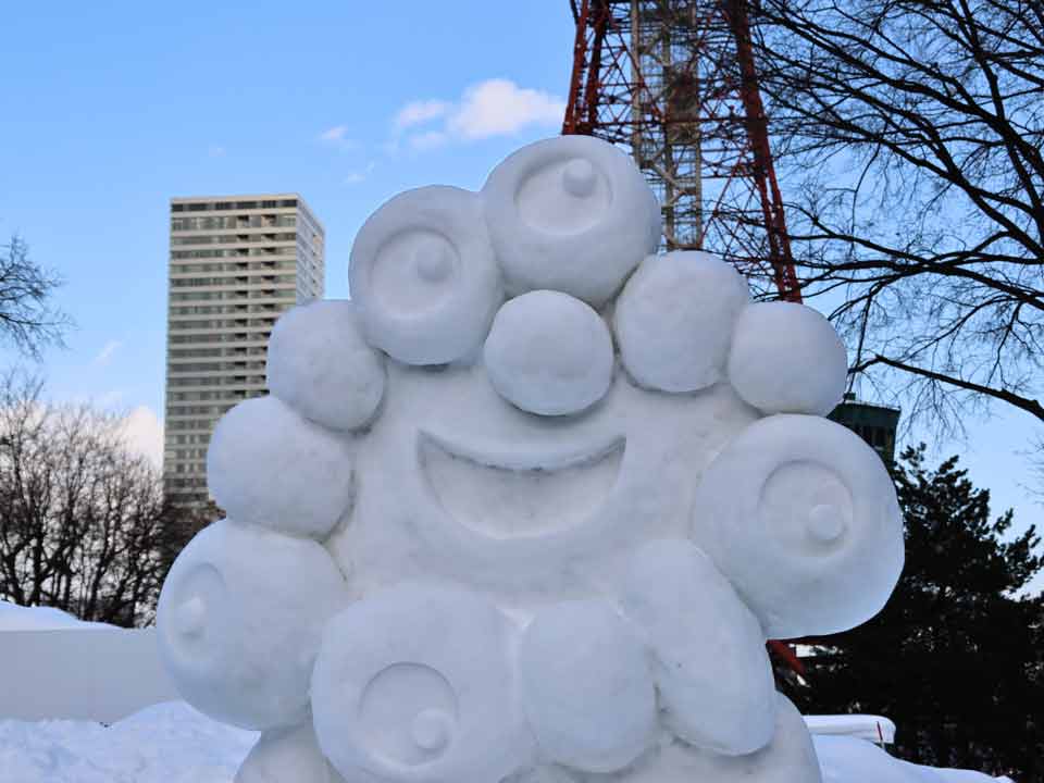 小雪像：ミャクミャク