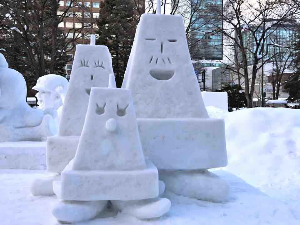 小雪像：テレビ父さんファミリー