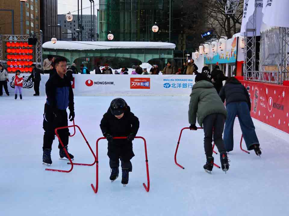 赤い手持ちポール