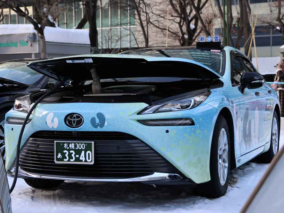 水色のカッコいい水素自動車