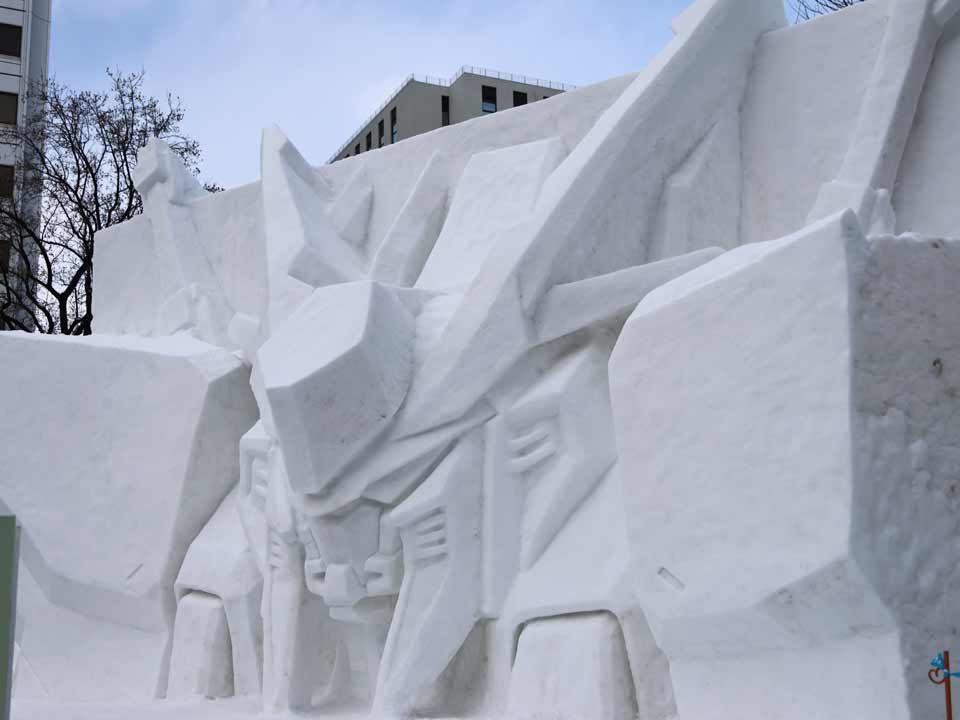 中雪像：RX-105 ガンダム