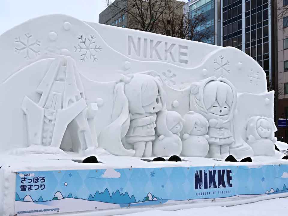 中雪像：NIKKE 中より二人の雪遊び