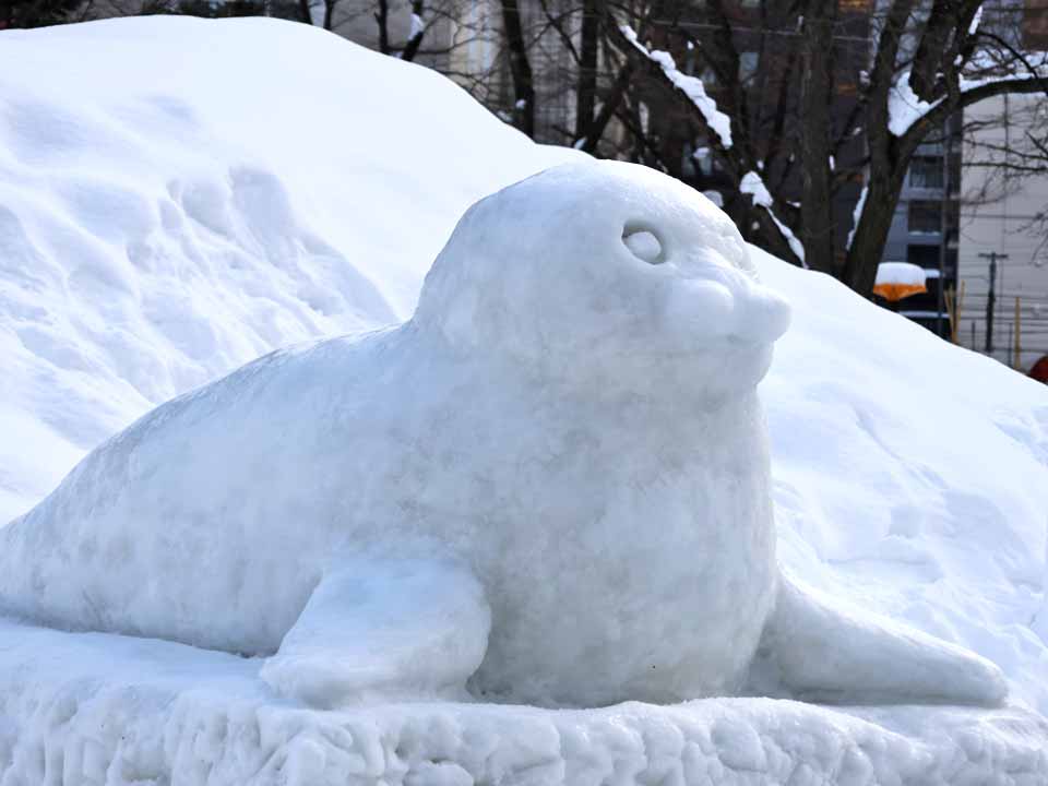 小雪像：アザラシ