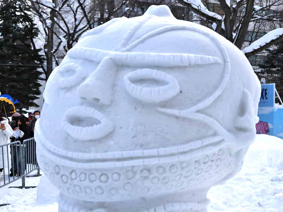 小雪像：北海道の縄文土偶