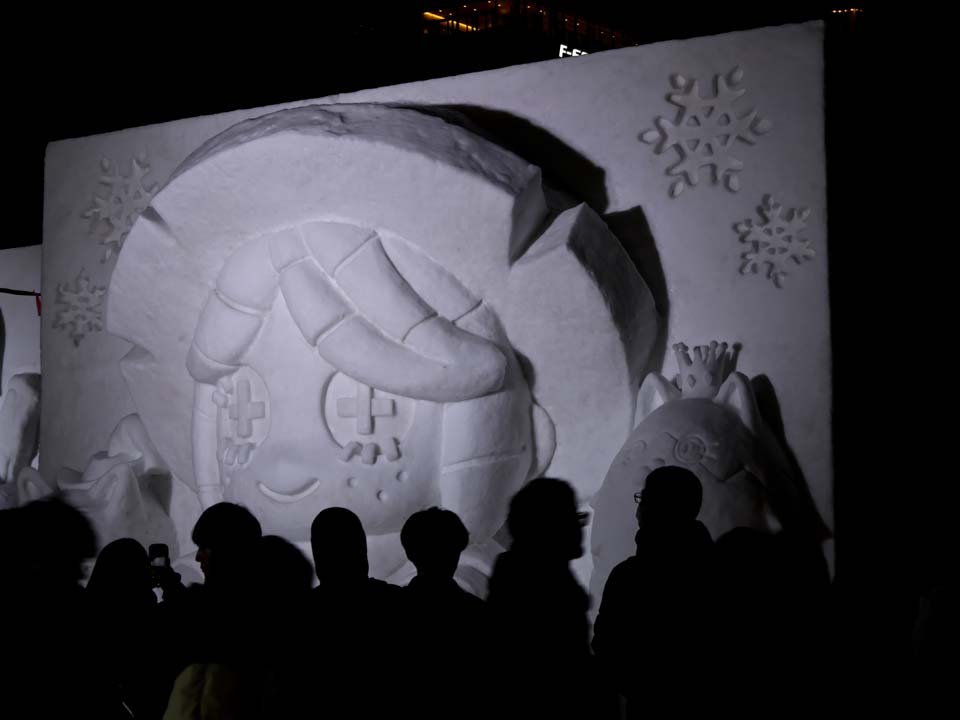 中雪像(夜)：アニメキャラ