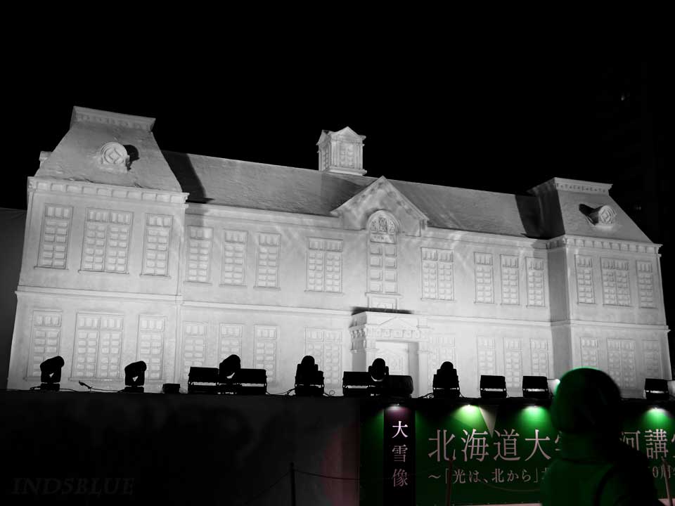 大雪像(夜)：北海道大学 古河講堂