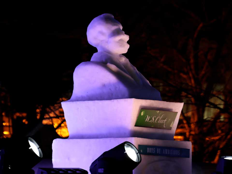 雪像(夜)：クラーク博士