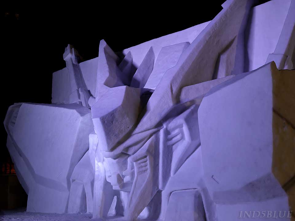 中雪像(夜)：RX-105 ガンダム