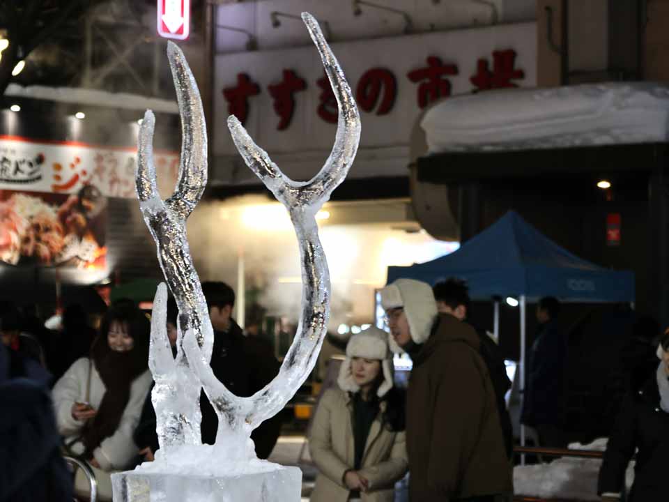 氷像制作風景：鹿の角