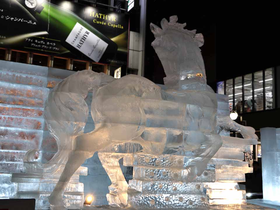 氷像：若馬